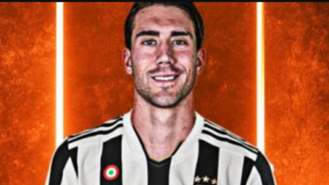 Juventus, problema all'inguine per Vlahovic: lascia la nazionale per tornare a Torino.