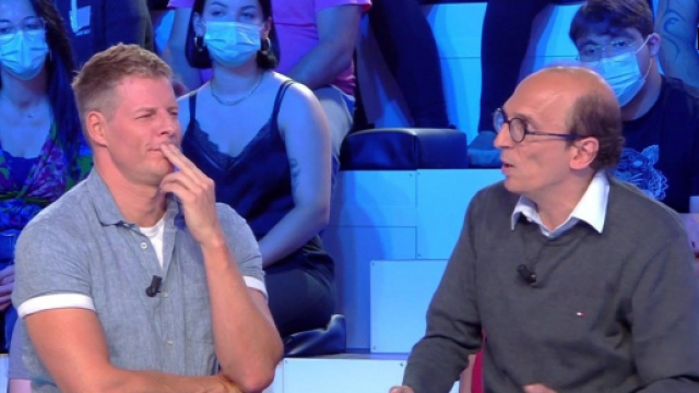 Fabrice Di Vizio foudroie Matthieu Delormeau sur TPMP. Source : capture d&rsquo;&eacute;cran C8.