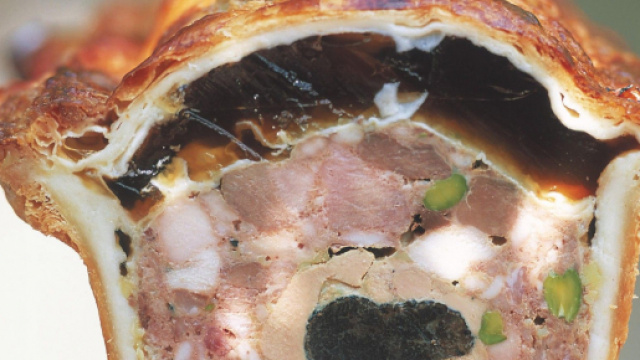 pasticcio di carne castagne e albicocche, un piatto unico morbidissimo.