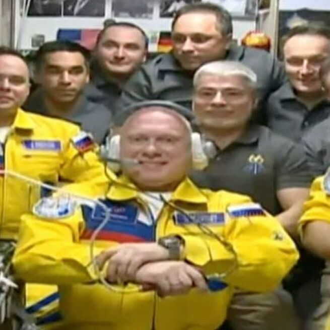 Russian cosmonauts did not wear blue and yellow spacesuits to support Ukraine (Image source: Roscosmos)
