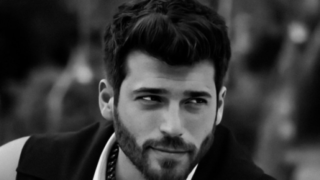 Can Yaman annuncia la fine delle riprese di Viola come il mare.