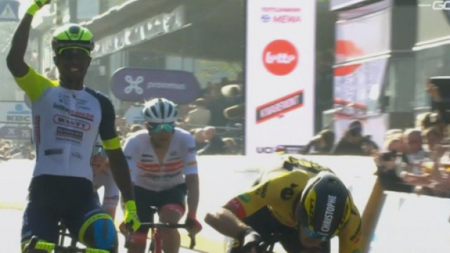 L'eritreo Biniam Girmay vince la Gand Wevelgem.