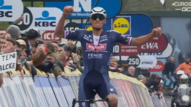 La vittoria di Mathieu Van der Poel alla Dwars door Vlaanderen