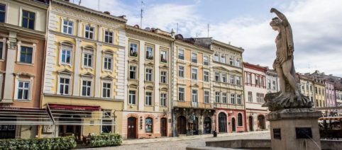 Come le donne ucraine usano Tinder per cercare rifugio all'estero