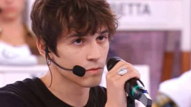 Alessandro "Alex" Rina &egrave; uno degli allievi della ventunesima stagione di Amici.