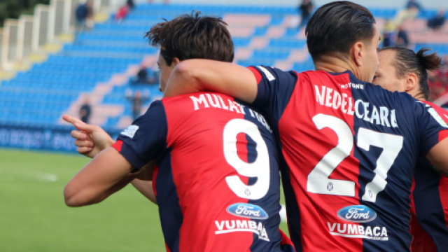Crotone in campo contro l'Alessandria.