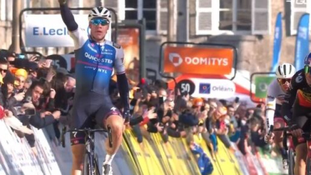 La vittoria di Fabio Jakobsen alla Parigi-Nizza.