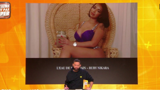 Cyril Hanouna re&ccedil;oit Ruby Nikara sur le plateau de TPMP. Source : capture d&rsquo;&eacute;cran C8.