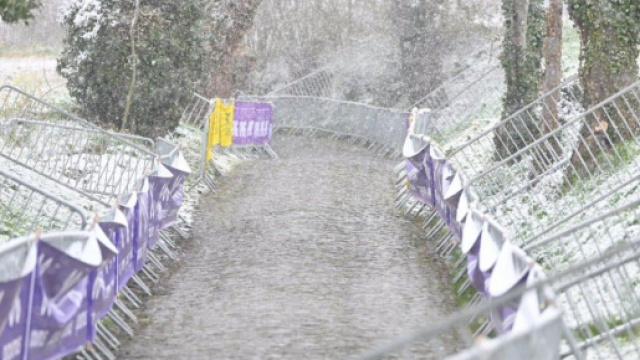 Il percorso del Giro delle Fiandre ricoperto di neve