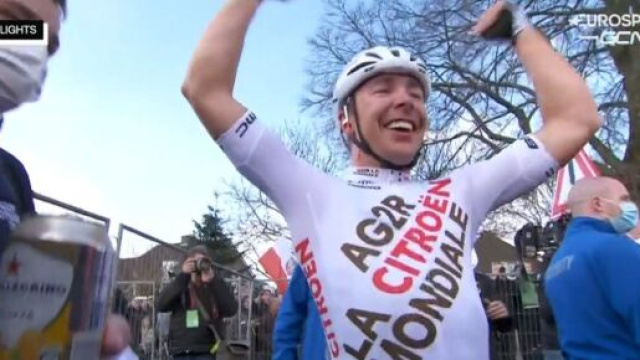 Benoit Cosnefroy all'arrivo dell'Amstel Gold Race