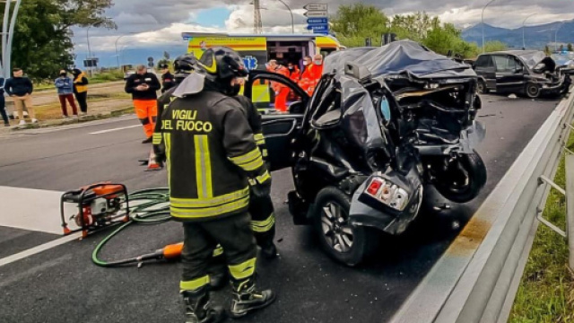 Calabria, incidente mortale sulla s.s.106: due vittime e un ferito.