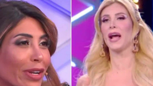 Mila Suarez e Paola Caruso: lite.