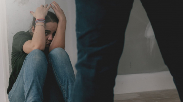 Pestata a scuola dai bulli, alla 13enne anche insulti razzisti ... - fanpage.it