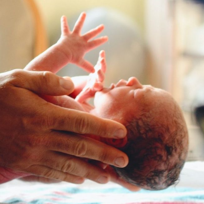 Una legge non legalizzer&agrave; l'infanticidio in California. (Image source: Christian Bowen/Unsplash)