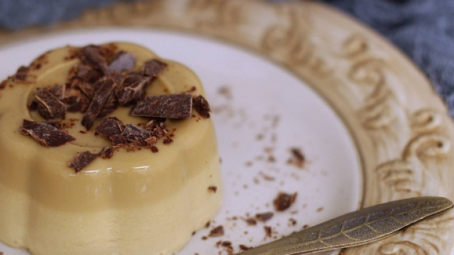 Bavarese al caff&egrave;, un dolce al cucchiaio delizioso.