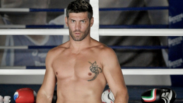 Clemente Russo &egrave; un concorrente della sedicesima edizione de L'isola dei Famosi.