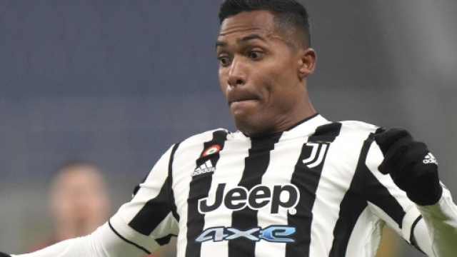 Juventus, il punto sul mercato in uscita Bernardeschi e Alex Sandro sul piede di partenza.