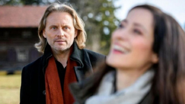 Tempesta d'amore, trame tedesche: Michael si innamora nuovamente di Carolin.