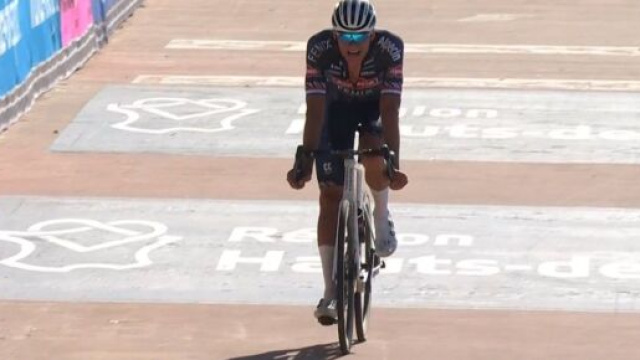 Mathieu van der Poel, solo nono alla Parigi-Roubaix.