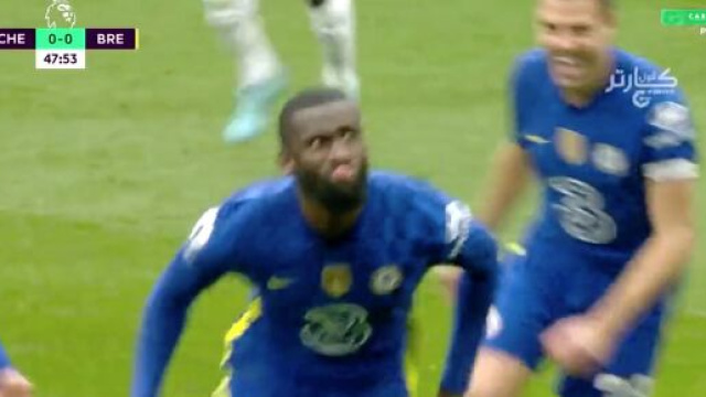 Antonio Rudiger a marqu&eacute; un superbe but face &agrave; Brentford en Premier League. (cr&eacute;dit Twitter)