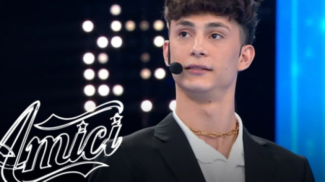 Amici, verdetto spareggio sesto appuntamento: Nunzio perde e va via tra le lacrime.