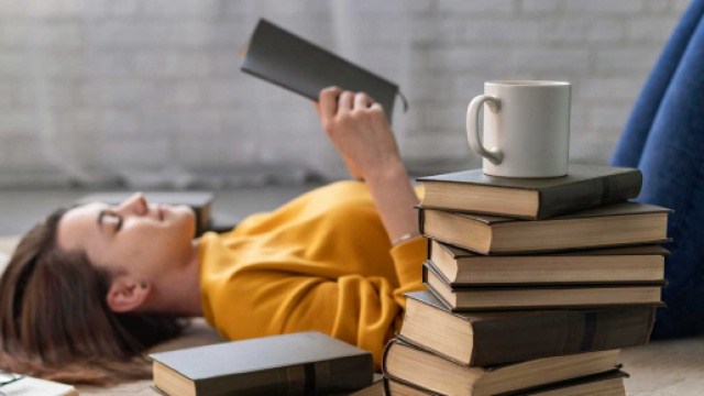 L'oroscopo di domani 28 aprile: l'amore spinge Gemelli, Saturno contro per Toro (1^ parte).