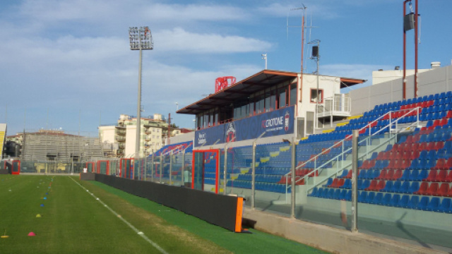 Serie B, Crotone-Cremonese: salvezza e promozione, sfida incrociata il il 25 aprile.