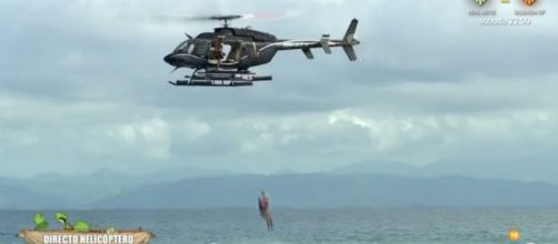 El m&iacute;tico salto desde el helic&oacute;ptero de 'Supervivientes' - Captura Telecinco