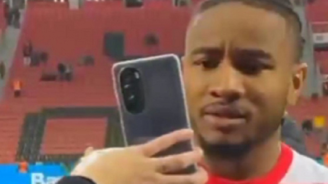 Christopher Nkunku 'gal&egrave;re' avec un t&eacute;l&eacute;phone et devient la ris&eacute;e du web (vid&eacute;o)