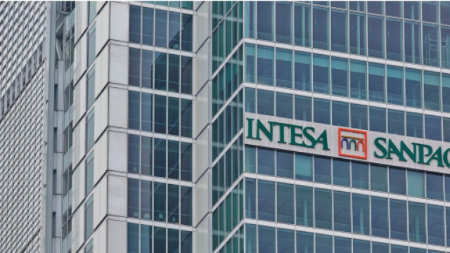Intesa Sanpaolo cerca diplomati e laureati come consulenti e analisti