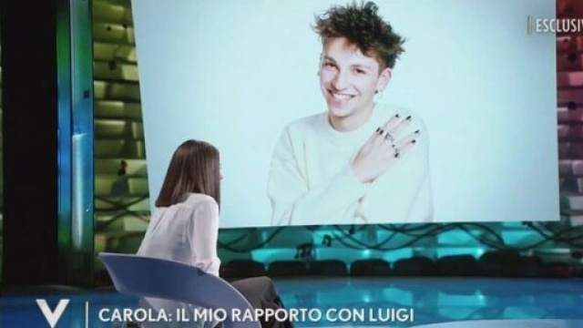 Verissimo, Carola si commuove per Luigi: 'Amore mentale, vorrei rivederlo dopo Amici'.