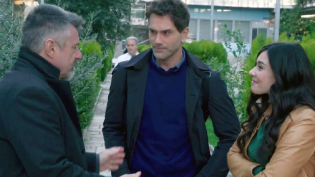 Un posto al sole, Michele (Alberto Rossi), Riccardo (Mauro Racanati) e Rossella (Giorgia Gianetiempo).