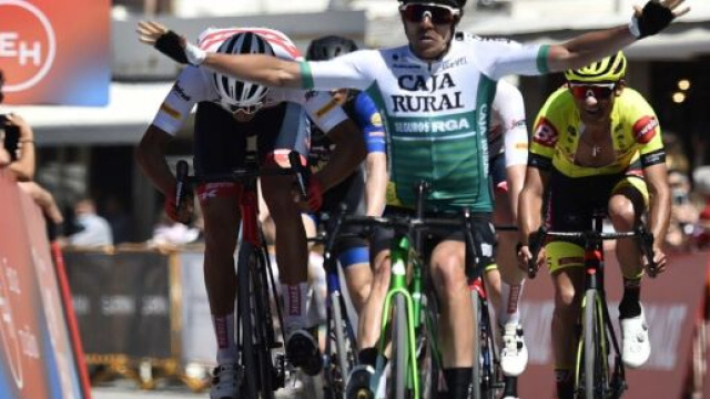 Eduard Prades, esultanza sbagliata e sella rotta al Giro di Grecia.