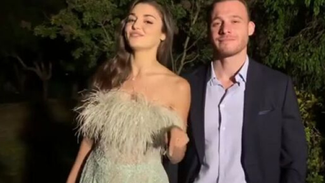 Hande Er&ccedil;el sull'amicizia con Kerem B&uuml;rsin: 'Domanda superflua, non parlo di queste cose'.