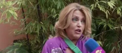 Lydia Lozano tendr&aacute; que llevar una escayola en el brazo por cuarenta d&iacute;as (Captura de pantalla de Telecinco)