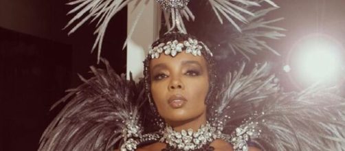 Thelma Assis desfila neste Carnaval (Reprodu&ccedil;&atilde;o/Instagram/@thelmaassis)