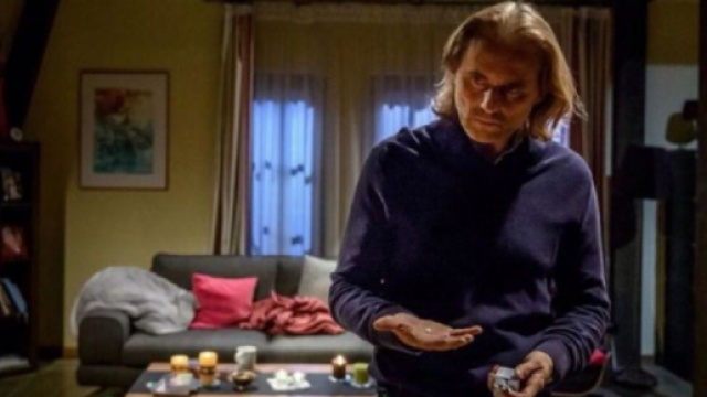 Tempesta d'amore, trame tedesche: Michael teme che Rosalie diventi dipendente da farmaci.
