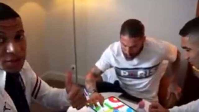 'Il m'a mang&eacute;' Kylian Mbapp&eacute; et Achraf Hakimi trollent Sergio Ramos avec un surnom (capture Youtube)