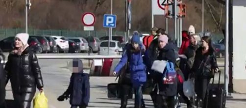 Refugiados ucranianos huyendo (Captura de La Sexta)