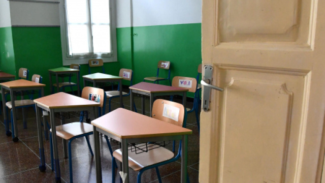 In una scuola di Firenze un 15enne ha puntato una pistola finta contro il suo professore