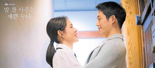 Something in the Rain' aborda diferen&ccedil;a de idade entre o casal. (Divulga&ccedil;&atilde;o/Netflix)