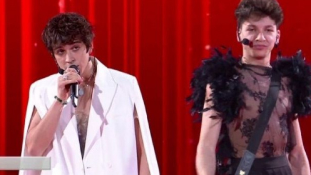 Amici 21, guanti di sfida 4&deg; serale: Alex vs Luigi sulla scrittura di una nuova canzone.