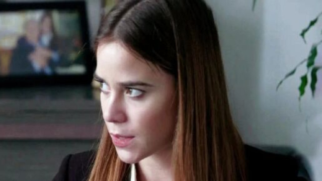 Un Posto al sole, spoiler al 15 aprile: Ferri e Lara ricattano Chiara, Riccardo si avvicina a Virginia.