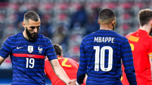 Kylian Mbapp&eacute; et Karim Benzema en &eacute;quipe de France. (cr&eacute;dit Twitter)