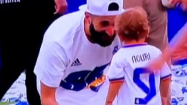 Karim Benzema et son fils Nouri s'amusent sur la pelouse du Bernabeu (capture YouTube)