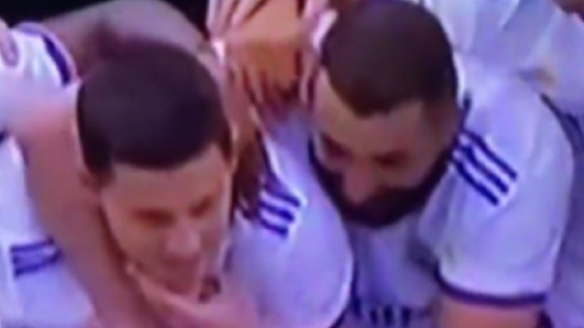La r&eacute;action hilarante de Karim Benzema quand Eden Hazard refuse de sourire (capture YouTube)