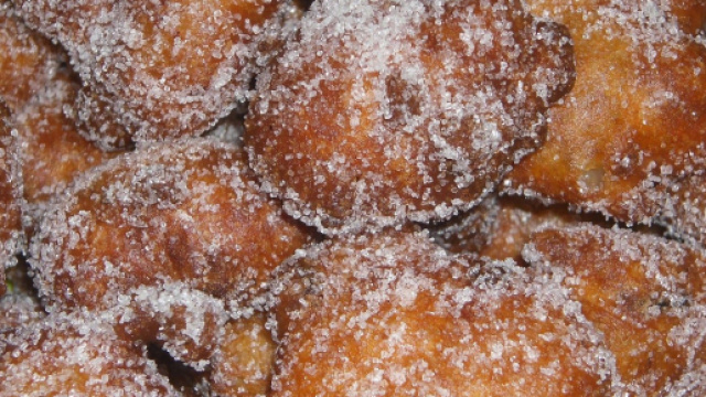 Frittelle di pere e mirtilli, un dolce per ogni occasione.