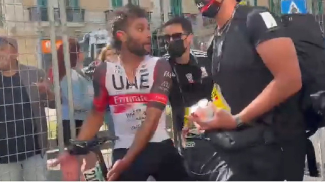Fernando Gaviria all'arrivo della tappa di Messina del Giro d'Italia.