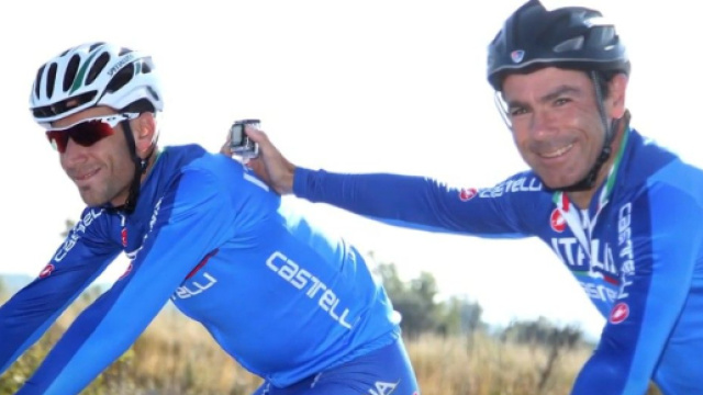 L'ex Ct della nazionale di ciclismo Davide Cassani insieme a Vincenzo Nibali.