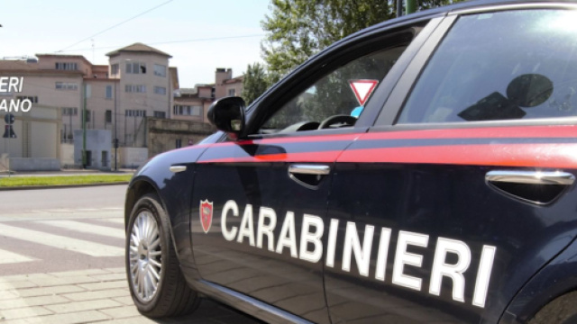 Milano, 33enne mor&igrave; dopo caduta dalle scale: arrestato per omicidio il marito.